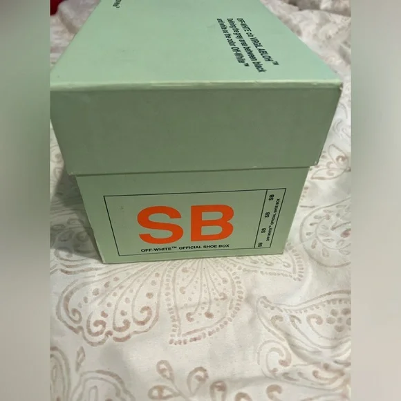 Off-White Woman’s Fuchsia Flip Flops - Picture 5 of 7